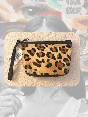 🎉🎉 Faux fur Leopard Print Wristlet Clutch Pouch